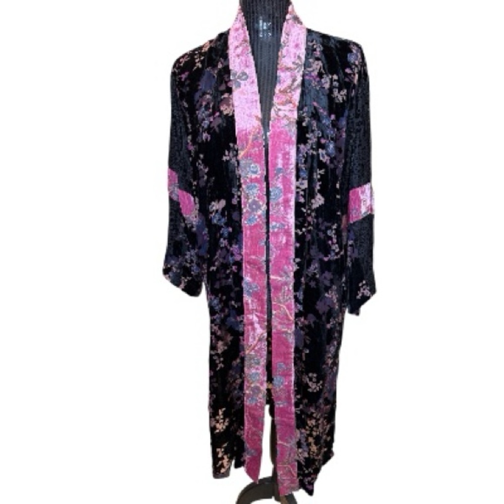 Paparazzi Velvet Pink Floral Trim kimono